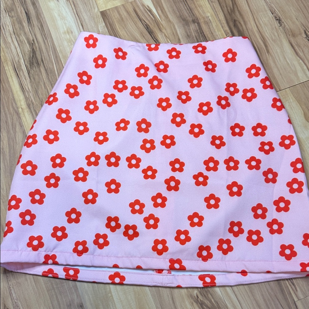 Chic Pink Floral Mini Skirt